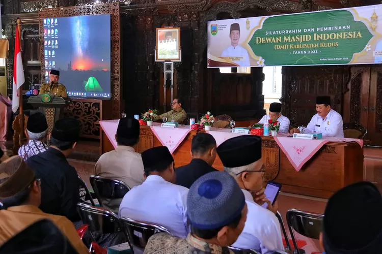 Bupati Kudus Hartopo dalam kegiatan Silaturahmi dan Pembinaan Dewan Masjid Indonesia (DMI) di Pendapa Kabupaten Kudus. (Foto: Diskominfo Kudus)