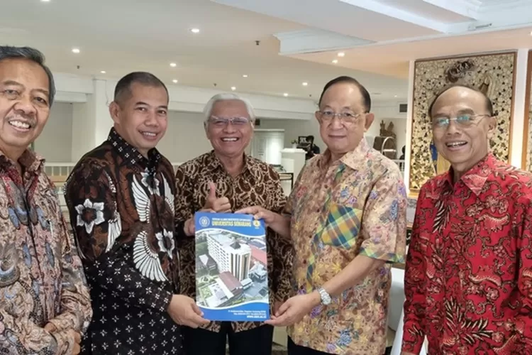 Mantan Jaksa Agung Hendarman Supandji Terima SK sebagai Dosen USM