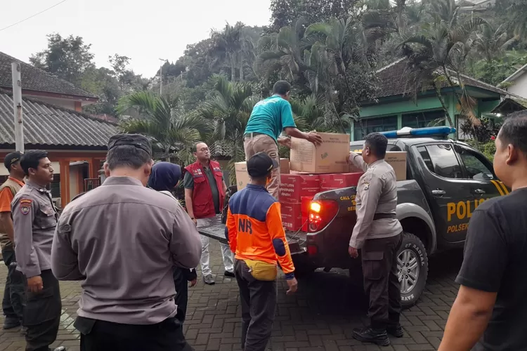 Bantuan Kemensos, untuk korban banjir di Pasuruan. 