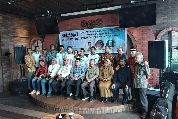 Forum Pemuda Palembang Madani (FPPM) menggelar Focus Group Discussion (FGD) Terpumpun dengan tema &ldquo;Merawat Cagar Budaya Mengelola Peradaban di Kota Tertua&rdquo;, bertempat di Hotel Ayolah, Senin (6/3).