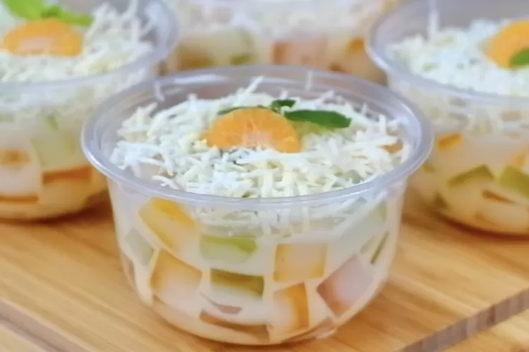 Modal Rp3 Ribu bisa jualan Es Jelly Salad saat puasa di Bulan Ramadhan 2023, Ini resep dan cara membuatnya, sangat mudah (Foto: Lis Achmady Youtube)