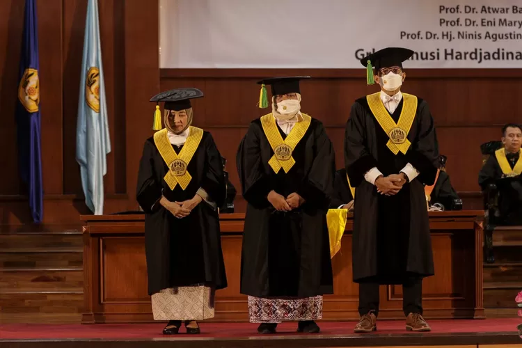 Unpad Kukuhkan 3 Guru Besar Ilmu Komunikasi, Prof Atwar Bajari Kaji Ujaran Kebencian dan Konflik Identitas di  (Kapin Faza)