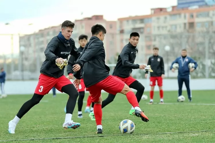Timnas Kyrgyzstan U20 sedang berlatih menghadapi Timnas China U20 Jelang Piala Asia U20 2023 Grup D Prediksi Skor (www.instagram.com/@kfu_kg)