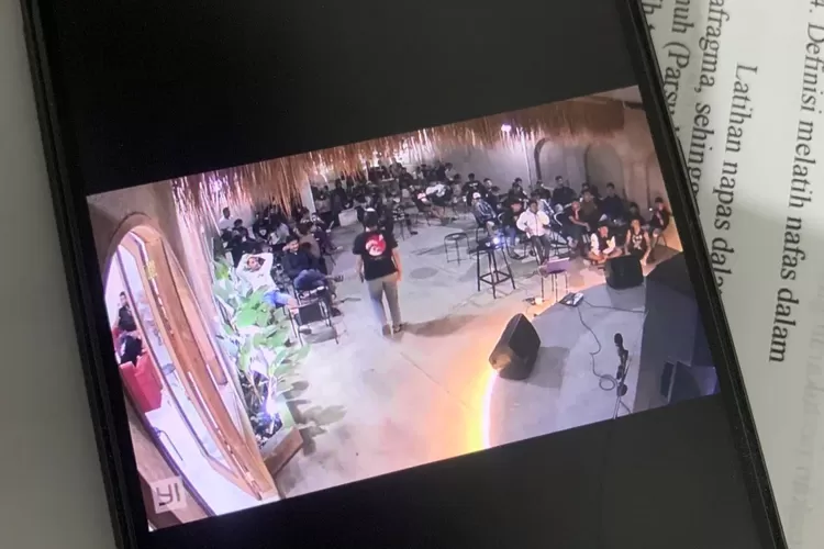 Apa Itu Virtext? Ramai di Twitter Beredar Video di WhatsApp yang Membuat HP Lemot (Twitter @tanyakanrl)