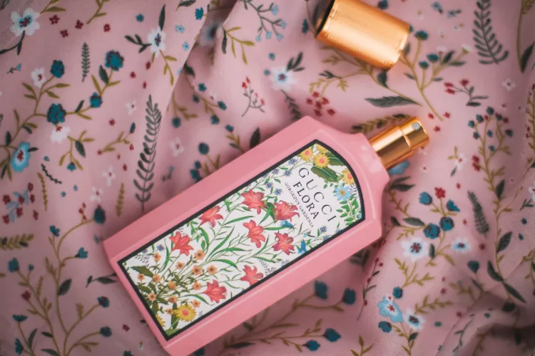 Ilustrasi Parfum Lokal yang cocok untuk cewek (Valeria Boltneva by Pexels)