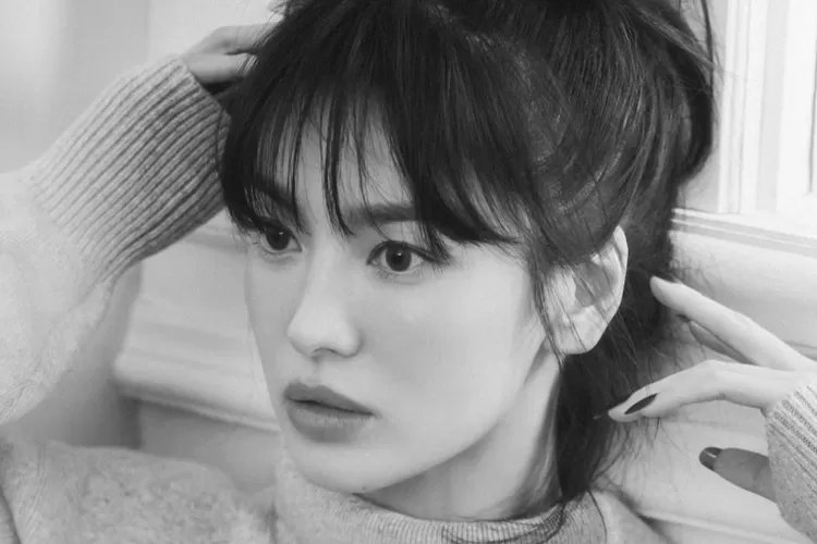 Song Hye Kyo rela hanya makan pisang 3 hari berturut-turut dan tidak minum hampir seharian demi tuntutan ini. (Instagram @kyo1122)