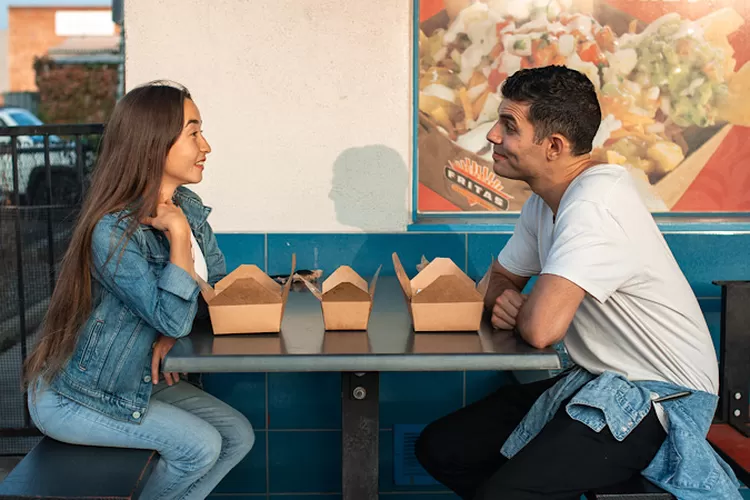 Ilustrasi tes cewek benar-benar serius sama kamu (Pexels/RODNAE Productions)