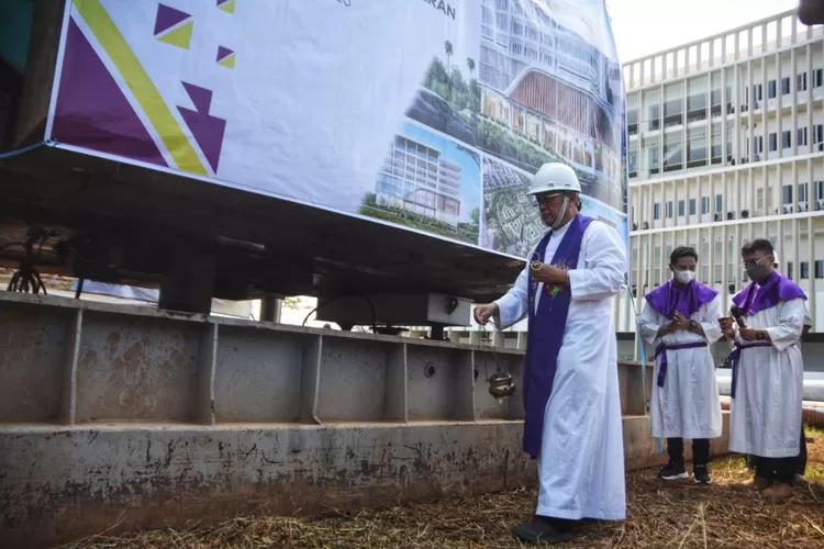Ground breaking gedung baru Fakultas Kedokter Unika Semarang yang berlokasi di BSB City. (Ayosemarang.com/ Audrian Firhannusa)