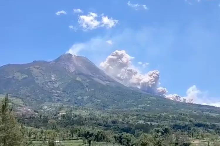 Gunung Merapi Kembali Erupsi (Foto: Tangkapan Layar Twitter @bpptkg)