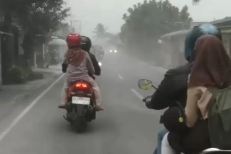 Suasana kota Magelang pasca erupsi Gunung Merapi. (Dok. Tangkapan Layar IG @magelang_raya)