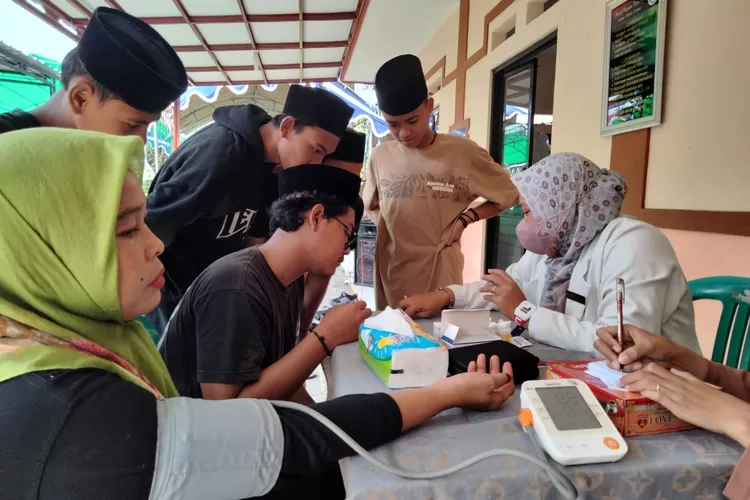 Pondok Pesantren Kebon Pring mengadakan aksi donor darah. (Ulfi Fadhilah/Klikaktual)