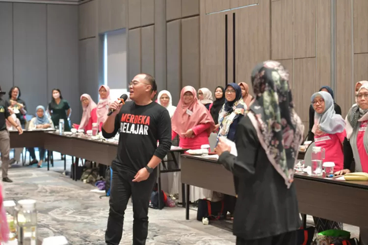 Pelaksana tugas (Plt.) Kepala Biro Kerja Sama dan Hubungan Masyarakat, Anang Ristanto dalam sambutannya pada kegiatan Training of Trainer (ToT) Fasilitator Ibu Penggerak di Tangerang, Sabtu (11/3) (Sumber: Kemendikbud.go.id)