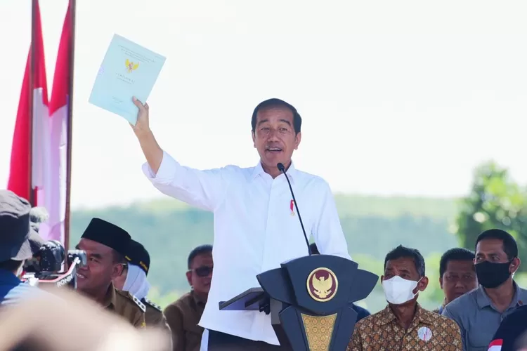 Presiden Serahkan SK Perhutanan Sosial 