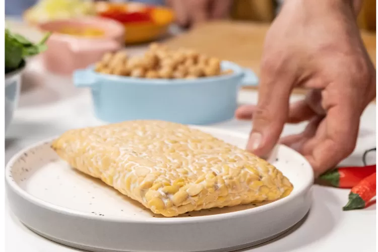 tempe adalah salah satu makanan tradisional Indonesia yang telah dikonsumsi selama berabad-abad dan ternyata memiliki manfaat untuk kesehatan.  (pexels / cottonbro studio)