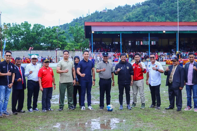 Bupati Pesisir Selatan Buka Tournamen Sepak Bola Bupati Cup Ku-12 se-Indonesia