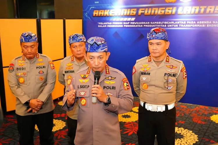 Kapolri Jenderal Pol Listyo Sigit memberi arahan kepada peserta Rakernis Korlantas di Bandung  (istimewa )