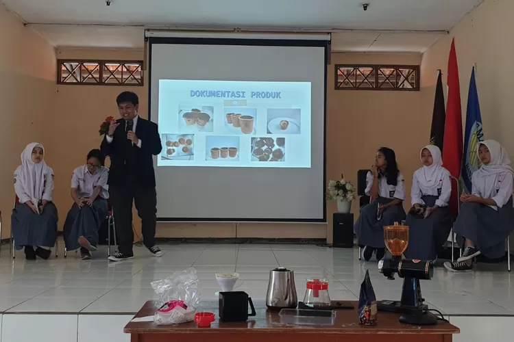 Presentasi Proyek Base Learning Kelas XII (GoraJuara.com/dok AKSI)