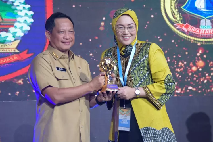 Horee... Bupati Purwakarta Anne Ratna Mustika meraih Universal Health Coverage Award (Diskominfo Purwakarta )