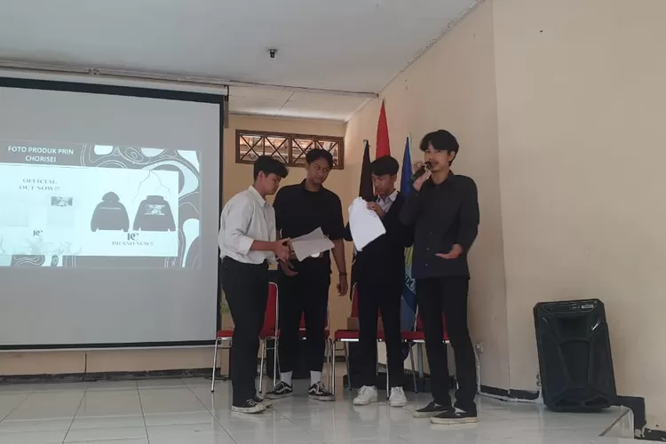 Presentasi Hasil Kreativitas Siswa Proyek Akhir Semester (GoraJuara.com/dok AKSI)