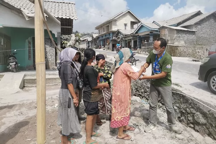 BRI Salurkan Bantuan Bagi Warga Terdampak Erupsi Gunung Merapi.