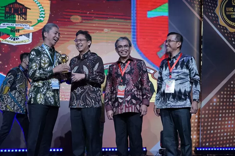 Kota Bogor mendapat penghargaan Pemda Berstatus Universal Health Coverage. (BPJS Kesehatan)
