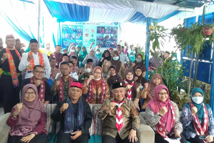 LOMBA : Dewan juri dari Jabar telah melalukan rechecking dan kunjungan lapangan ke Kampung Keluarga Berkualitas (KB) RW1, Kelurahan Jatijajar, Tapos Kota Depok.&nbsp; (ANDIKA EKA/RADAR DEPOK)