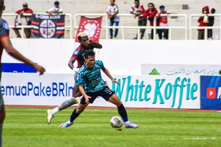 Alfreanda Dewangga diprediksi bakal tampil saat lawan Persija Jakarta.  (Ayosemarang.com/ Audrian Firhannusa)