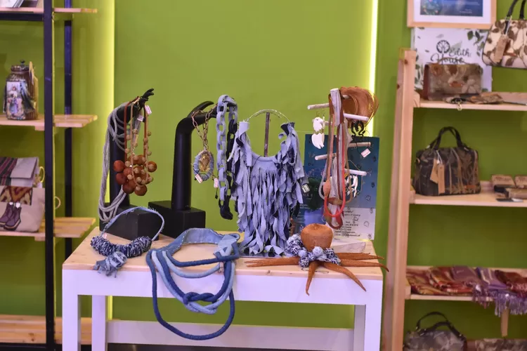 Sejumlah produk UMKM binaan alumni Brilianpreneur BRI yang dikurasi untuk ikut NY NOW 2023.  (ayopontianak.com/dok. BRI)