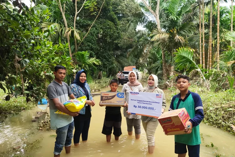 BRI Peduli menyalurkan bantuan bagi warga terdampak bencana banjir di beberapa wilayah Tanah Air Indonesia. (Foto: dok. BRI)