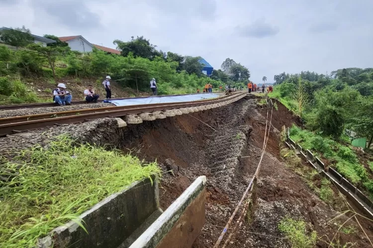 Lokasi longsor - Foto: KAI Daop 1 Jakarta 