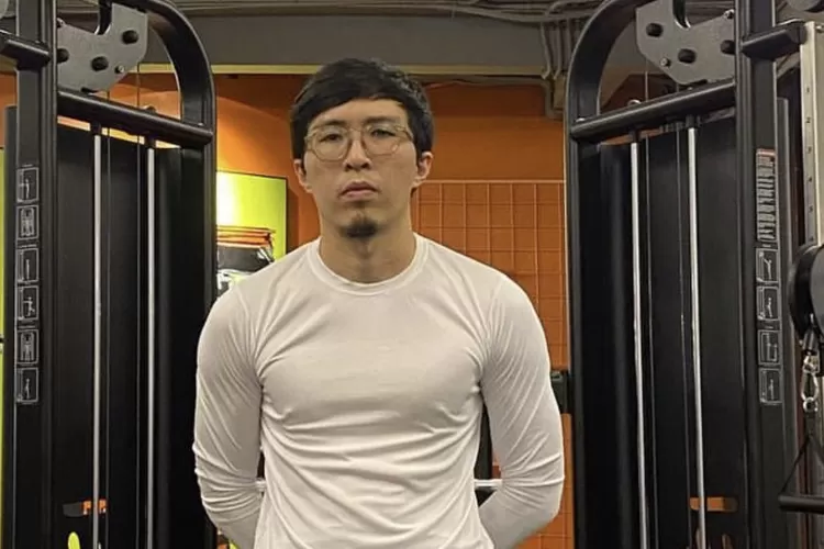 dr. Tirta menyarankan untuk tidak mengkonsumsi makanan berat saat malam hari, lapar tengah malam adalah tipuan dari tubuh kita (Foto: Instagram dr. Tirta)