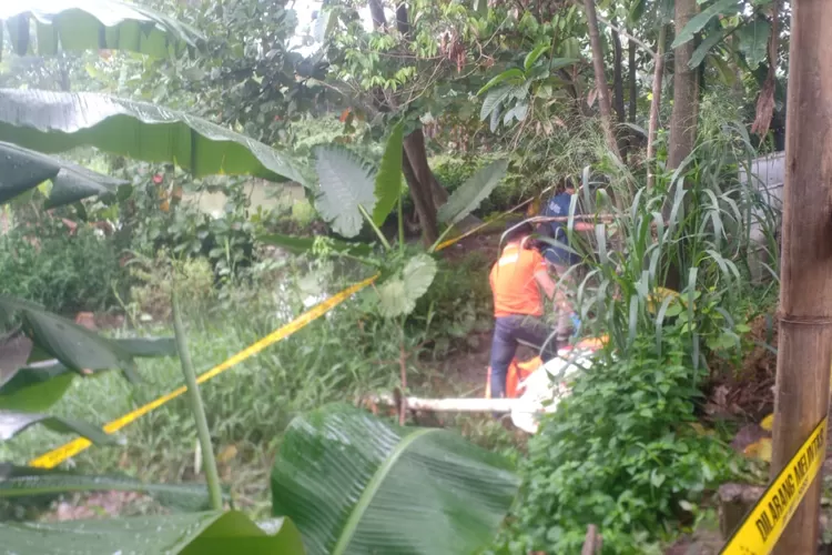 TEWAS : Seorang maling handphone ditemukan tewas akibat luka bacok di Kampung Banjaran Pucung, Kelurahan Cilangkap, Kecamatan Tapos.&nbsp; (ANDIKA EKA/RADAR DEPOK)