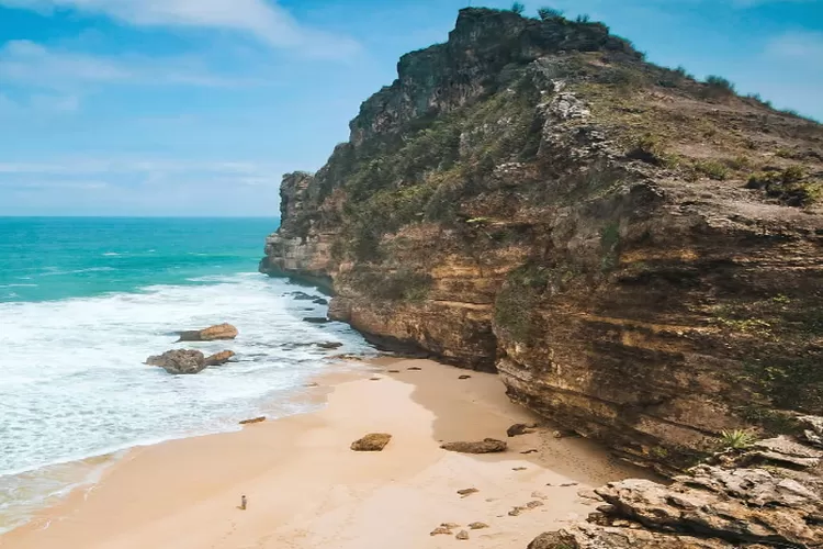 Pantai Karang Payung di Kabupaten Wonogiri (Instagram @evvaant)
