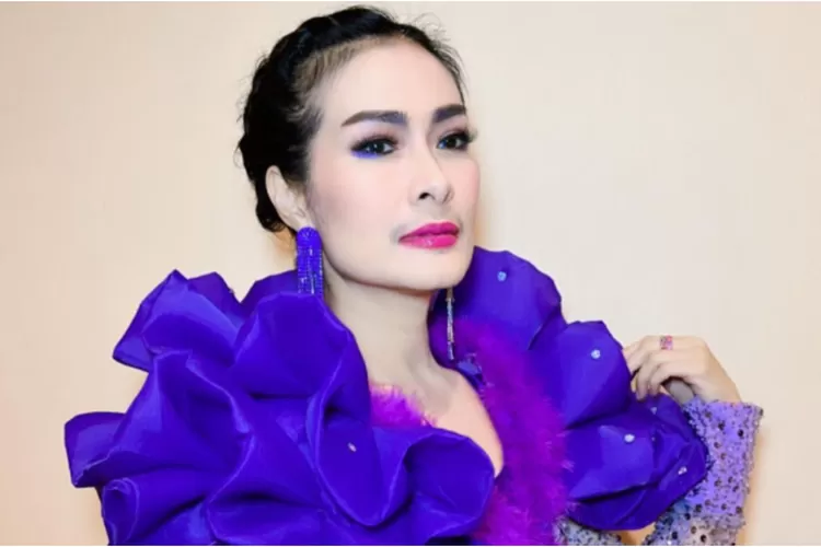 Iis Dahlia sebut tidak lagi ambil endorse, sebut niat bantu UMKM  lokal (Instagram/@isdadahlia)
