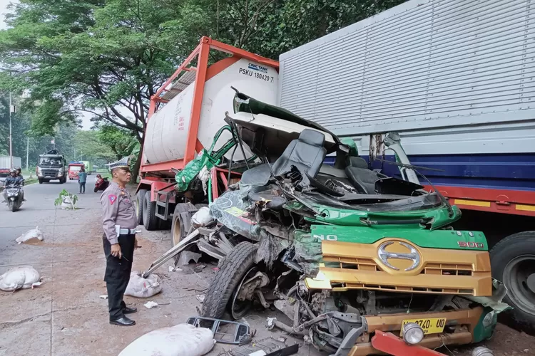 Kondisi TKP kecelakaan beruntun di Pantura Alas Roban.