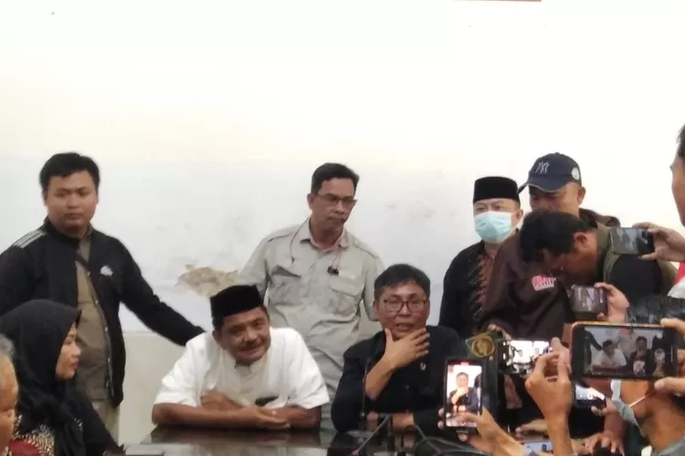 KCD Kota Cirebon dan Yayasan Miftahul Ulum melakukan konferensi pers,  (Ulfi Fadhilah/Klikaktual.com )