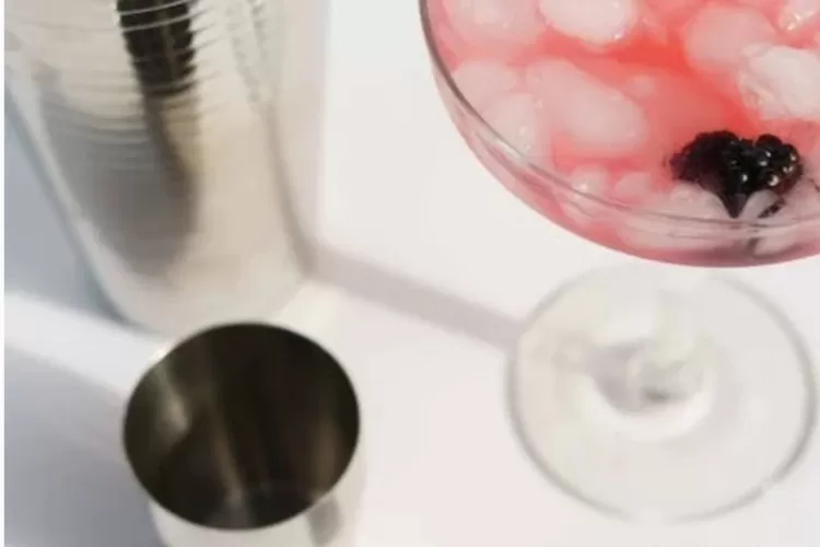 Ilustrasi minuman manis untuk menu berbuka puasa. (Kredit: Dziana Hasanbekava dari Pexels)