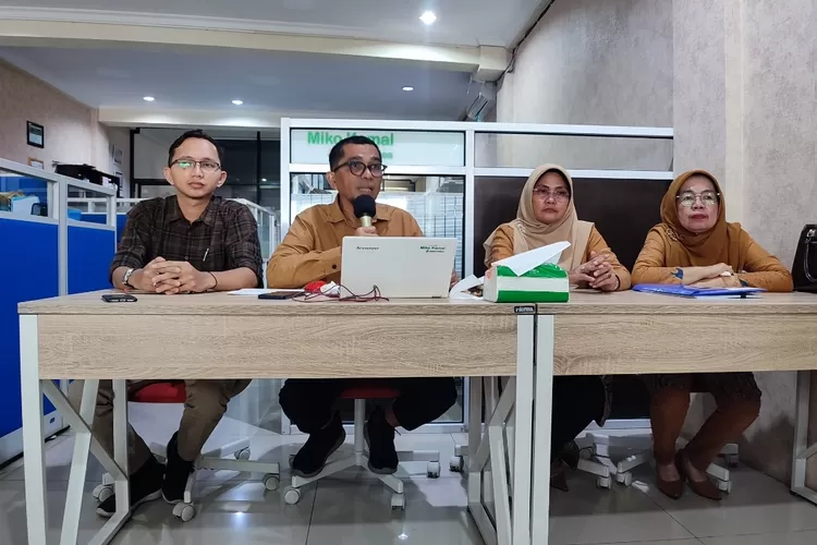 Tim kuasa hukum istri keempat pemilik Yayasan Baiturrahmah memberikan tanggapan soal gugatan hak waris yang dilayangkan oleh anak dari  istri kedua  (Foto/Tio Furqan)