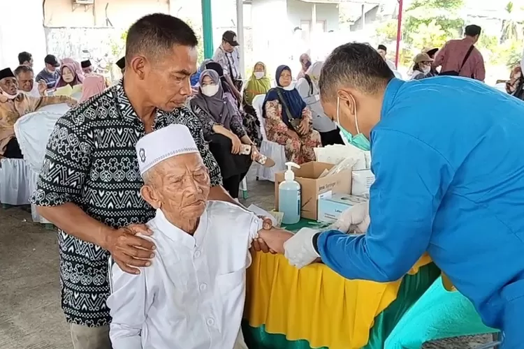 Calhaj tahun 2023 ikuti cek kesehatan di PSC 119, Dinkes Batang, Kabupaten Batang. (Dok)