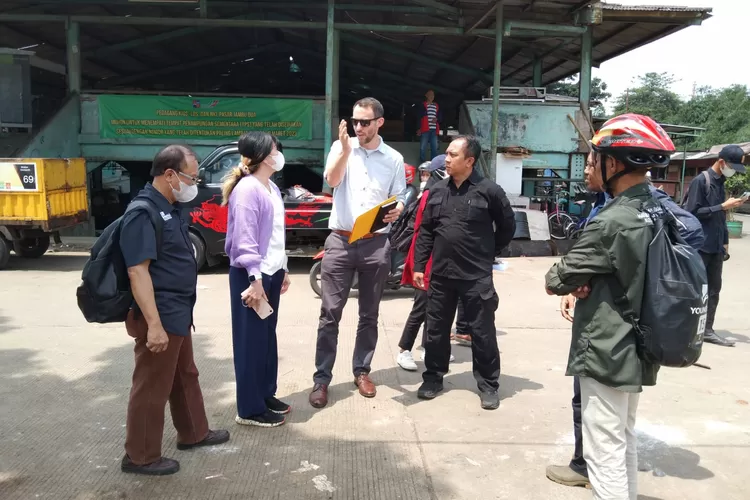 Perumda Pasar Pakuan Jaya gandeng WWF terkait pengelolaan sampah plastik di Pasar Jambu Dua Kota Bogor. (Perumda Pasar Pakuan Jaya)