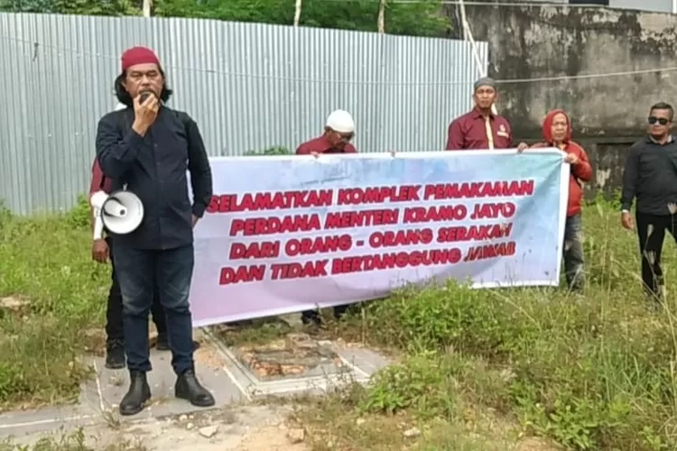 Kordinator AMPCB ajukan 4 hal trkait perusakan Makam Kramo Jayo yang tak kunjung selesai. (istimewa)