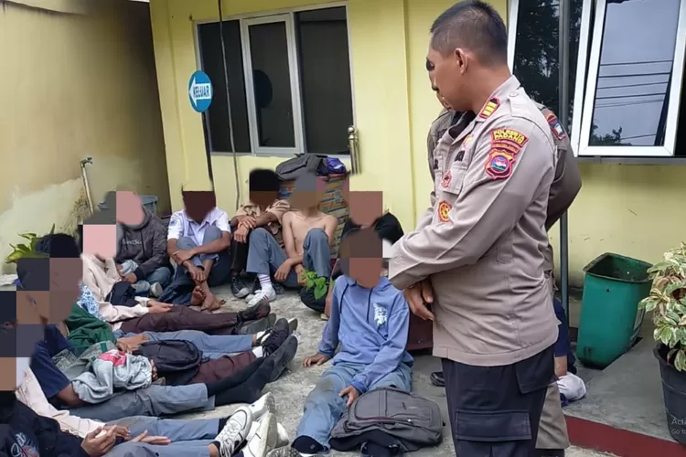 Diduga hendak Tawuran, Belasan Pelajar Diamankan Polresta Padang dan di Serahkan ke Satpol PP