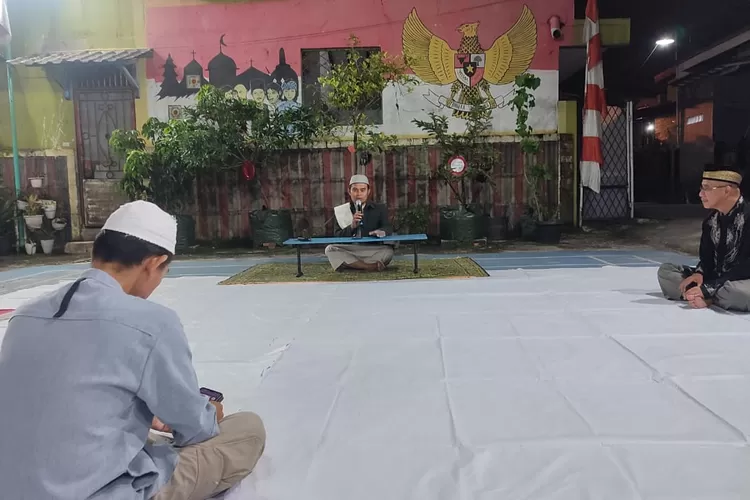 ACARA : Majelis Taklim Nurul Jannah RT5/16 Kelurahan Mekarjaya, Kecamatan Sukmajaya menggelar pengajian Tarhib Ramadan yang dilaksanakan di lapangan olahraga RT5, Kamis (16/3).