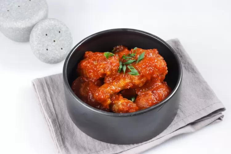 Resep Ayam Masak Merah, Nendang dengan Rempah Medok, Cocok Jadi Menu Buka Puasa (freepik)