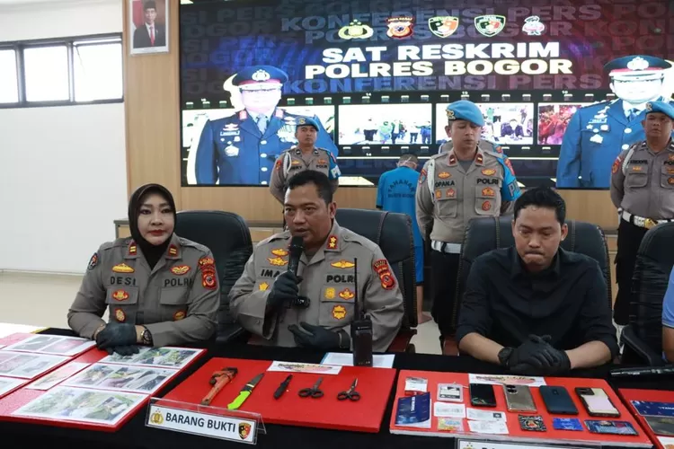 Kapolres Bogor, AKBP Iman Imanuddin menjelaskan kronologis kejadian mutilasi.