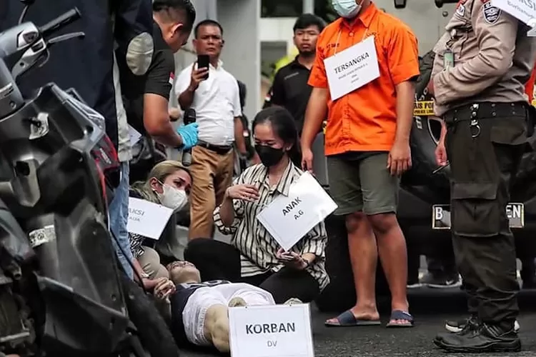 Rekontruksi kasus penganiayaan David yang telah dilakukan tersangka Mario Dandy Satrio (Tangkap Layar YouTube Detik.com)