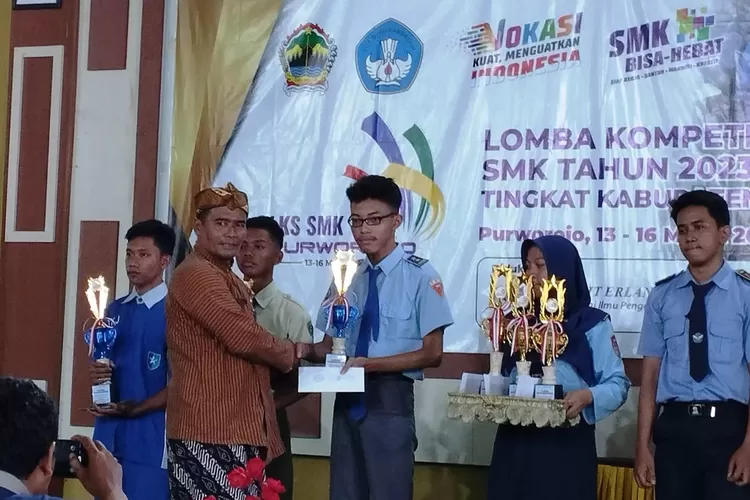 25 Pemenang Lomba Kompetensi Siswa (LKS) SMK Kabupaten Purworejo berhak mewakili daerah dalam lomba serupa di tingkat Jawa Tengah. (Foto: Dokumen SMK TKM Taman Siswa Purworejo)