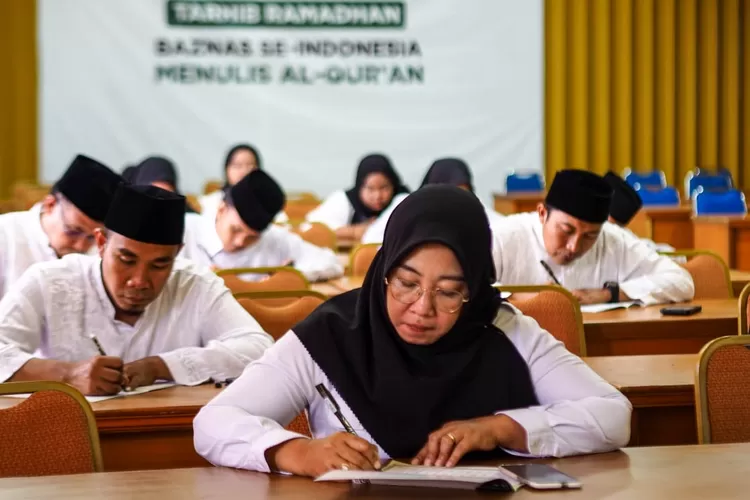 Program menulis  Al Quran  bersama digelar Baznas di seluruh Indonesia menjelang Ramadhan  1444 H. 