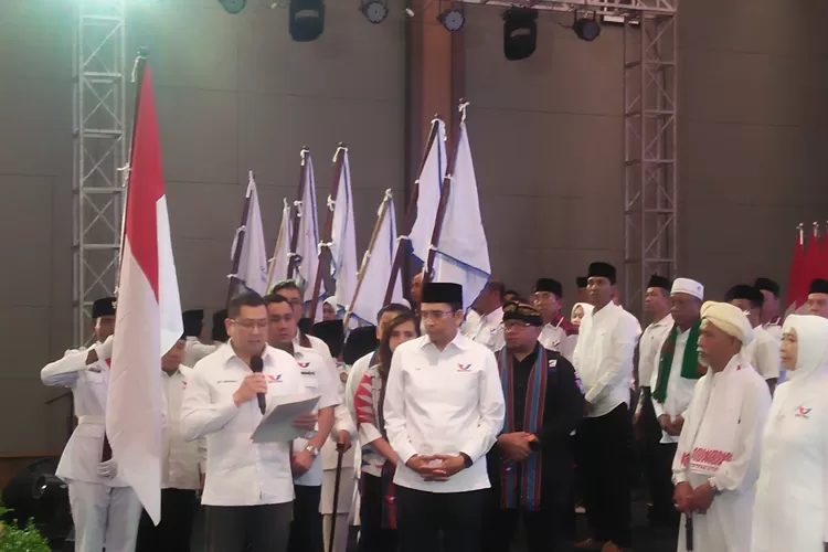 Ketua Umum DPP partai Perindo, Harry Tanuesoedibyo melantik Pengurus DPW dan DPD Partai Perindo dan sayap Partai Perindo se NTB.  (Suara Karya/Hernawardi)