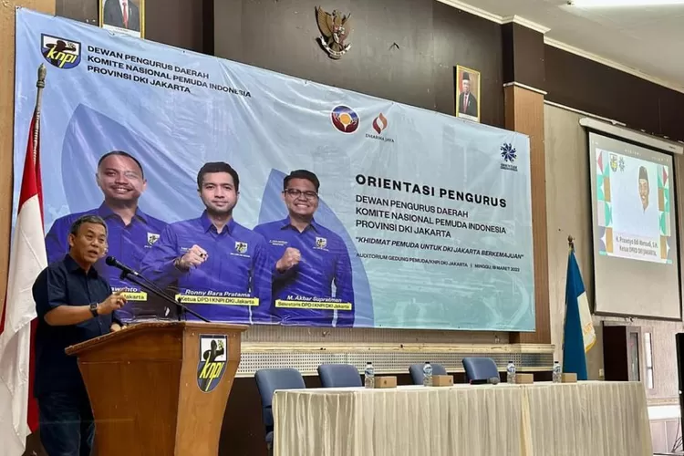 Ketua DPRD DKI Jakarta Prasetyo Edi Marsudi  membuka Rapat  Orientasi KNPI DKI Jakarta, Minggu (19/3/2023).